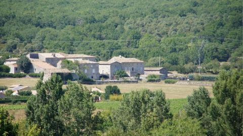 Aux environs des gîtes de Taliha, gîtes en sud Ardèche