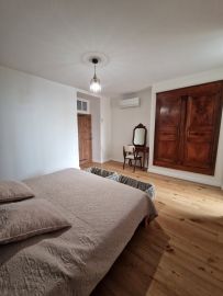 Chambre 1 équipée d'une clim
