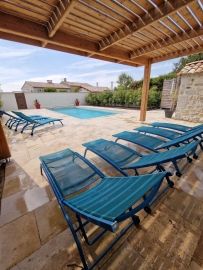 Piscine 9m/4m commune avec le gîte « Camélia »